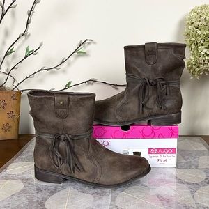 NIB Sugar Imlate Fringe Wrap Distressed Western Boho Ankle Boots